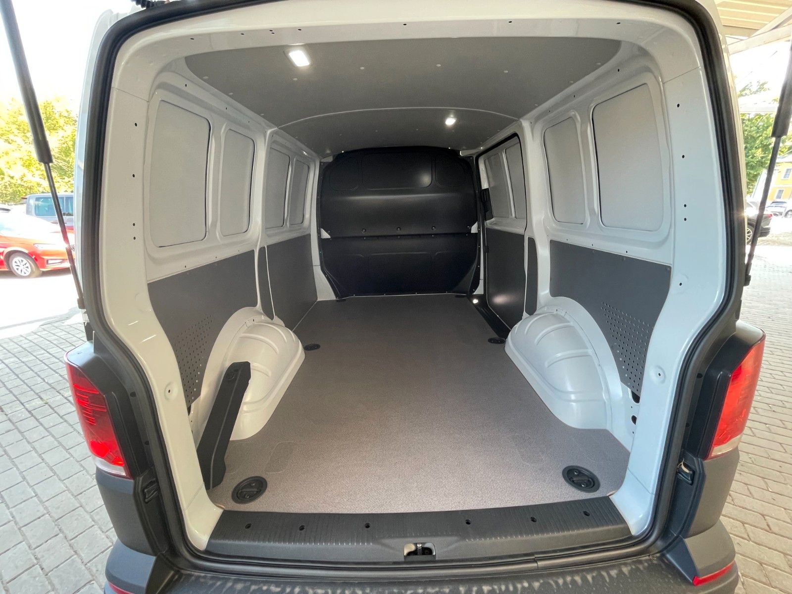 Fahrzeugabbildung Volkswagen T6.1 Transporter Kasten 2,0TDI 6-Gang