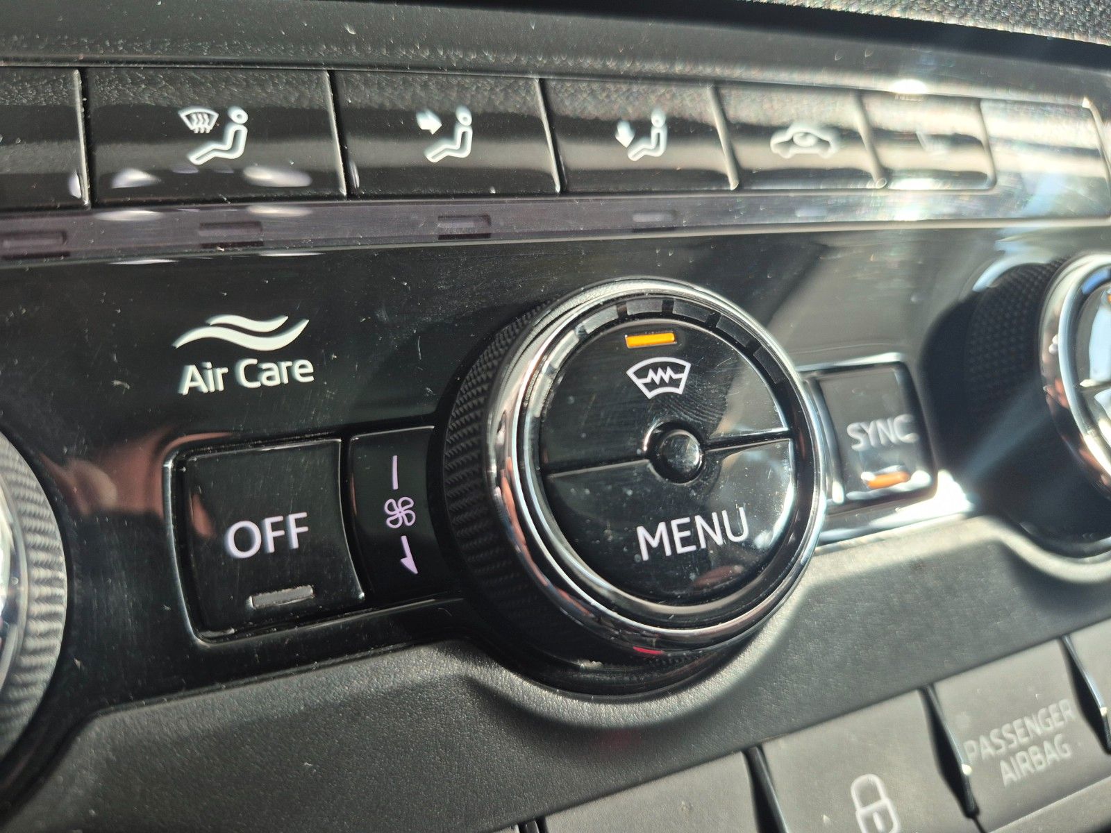 Fahrzeugabbildung SKODA Karoq 1.5 TSI Style *AHK, NAVI*