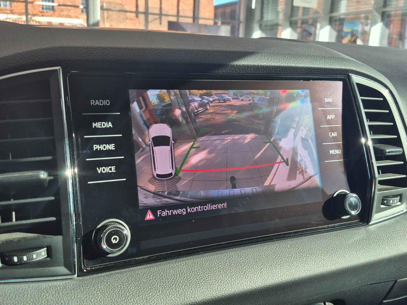 Fahrzeugabbildung SKODA Karoq 1.5 TSI Style *AHK, NAVI*