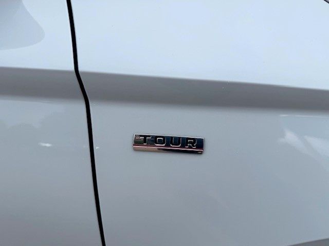 Fahrzeugabbildung SKODA Karoq Tour Allwetter und AHZV