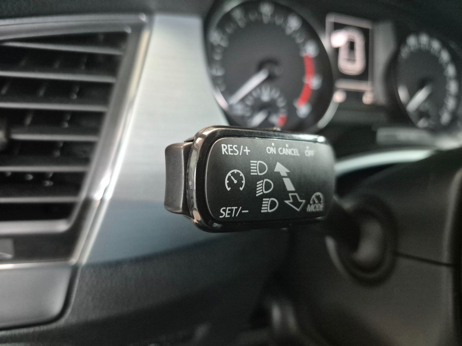 Fahrzeugabbildung SKODA Fabia 1.2TSI 66kW Ambition *Allwetterreifen*