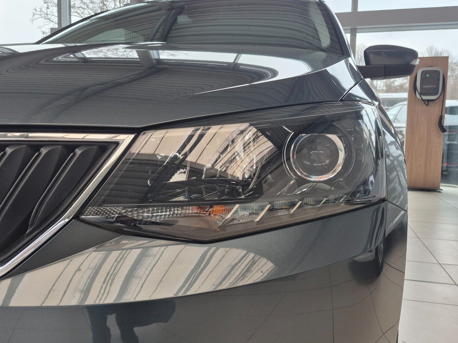 Fahrzeugabbildung SKODA Fabia 1.2TSI 66kW Ambition *Allwetterreifen*