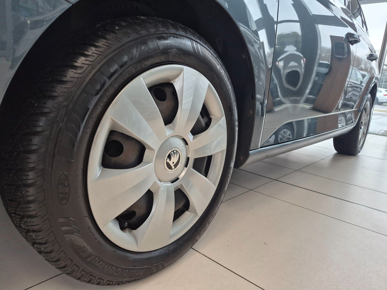 Fahrzeugabbildung SKODA Fabia 1.2TSI 66kW Ambition *Allwetterreifen*
