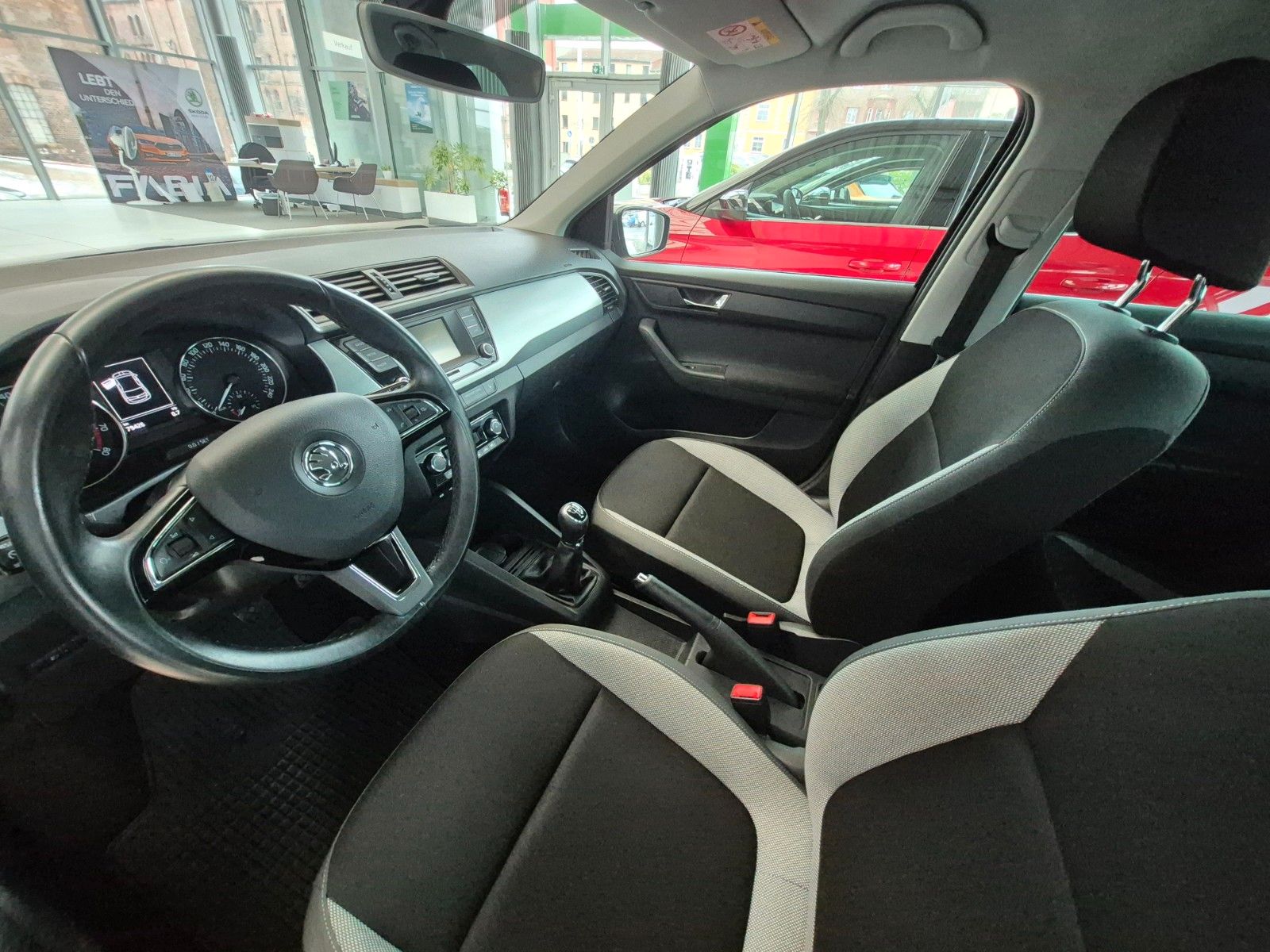 Fahrzeugabbildung SKODA Fabia 1.2TSI 66kW Ambition *Allwetterreifen*