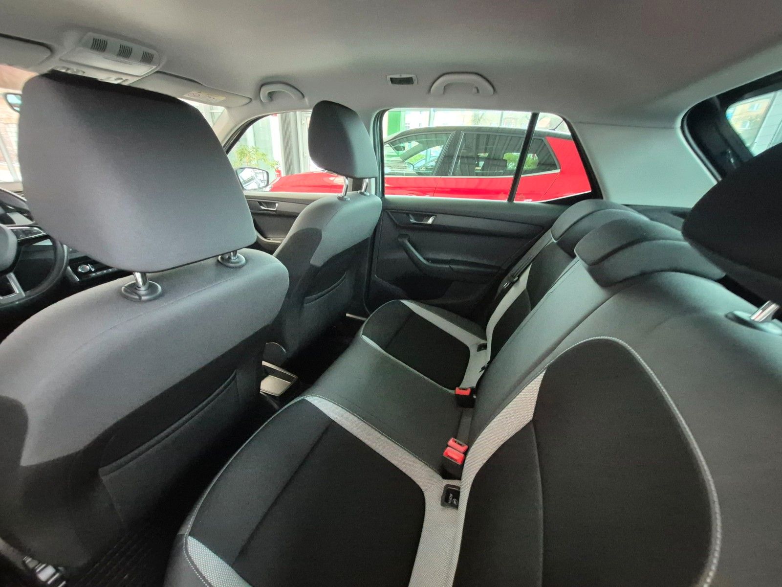 Fahrzeugabbildung SKODA Fabia 1.2TSI 66kW Ambition *Allwetterreifen*