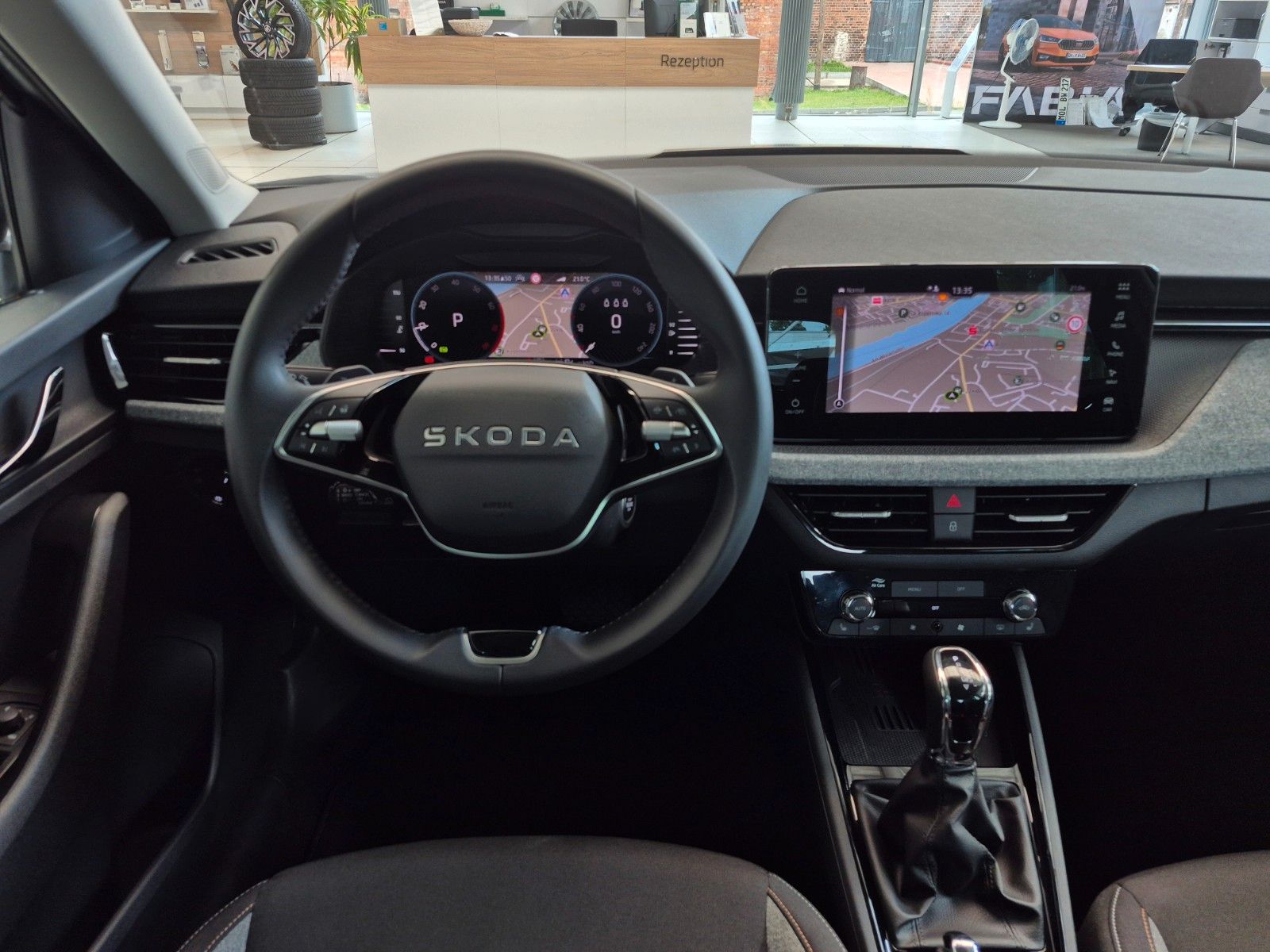 Fahrzeugabbildung SKODA Kamiq 1.0 TSI DSG TOUR *GJR, AHZ, Navi*