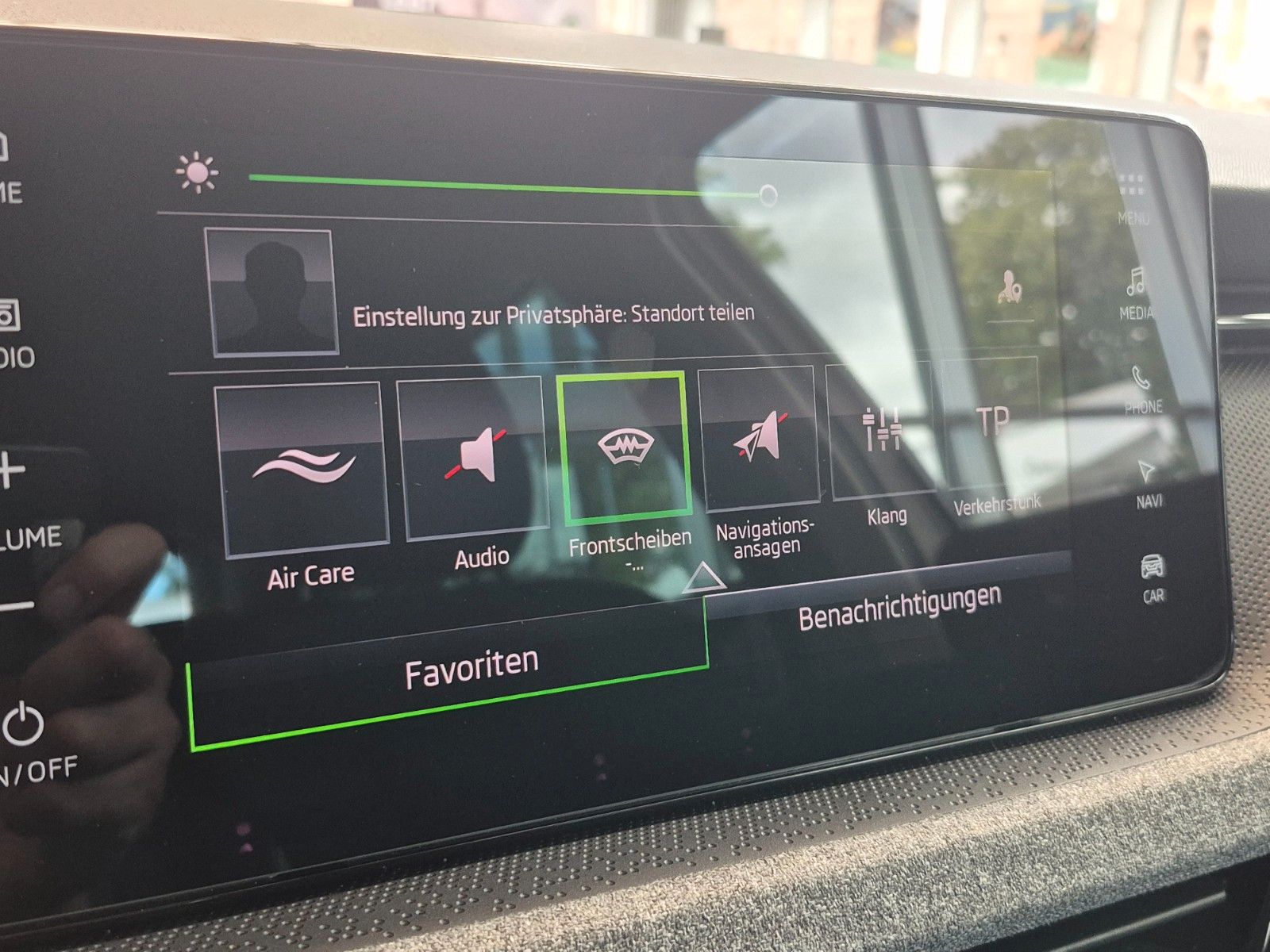 Fahrzeugabbildung SKODA Kamiq 1.0 TSI DSG TOUR *GJR, AHZ, Navi*