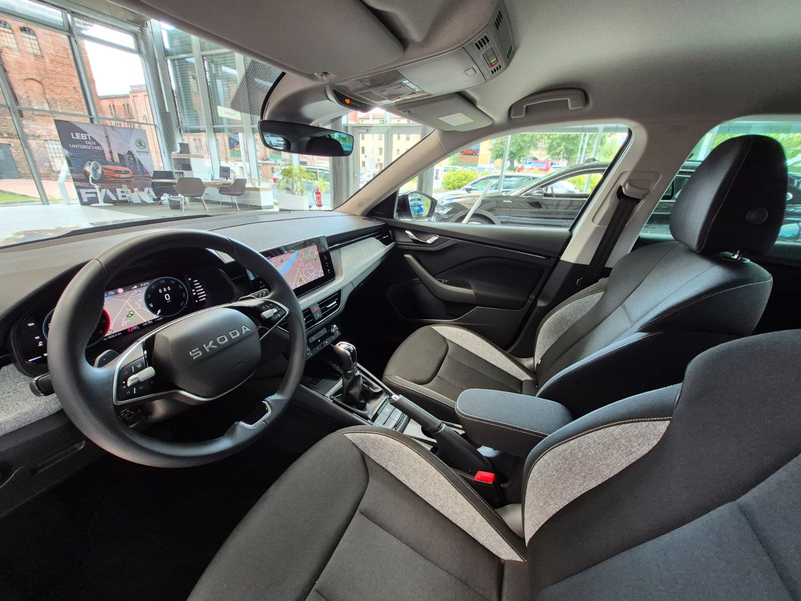 Fahrzeugabbildung SKODA Kamiq 1.0 TSI DSG TOUR *GJR, AHZ, Navi*