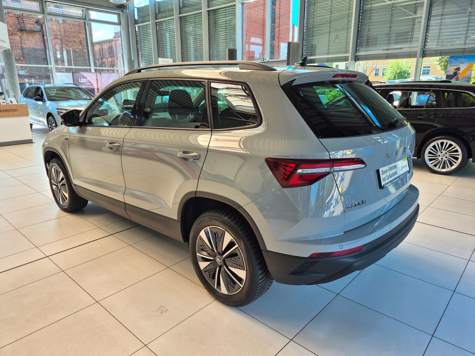 Fahrzeugabbildung SKODA Karoq 1.5 TSI DSG Tour *AHZ, NAVI, MATRIX*