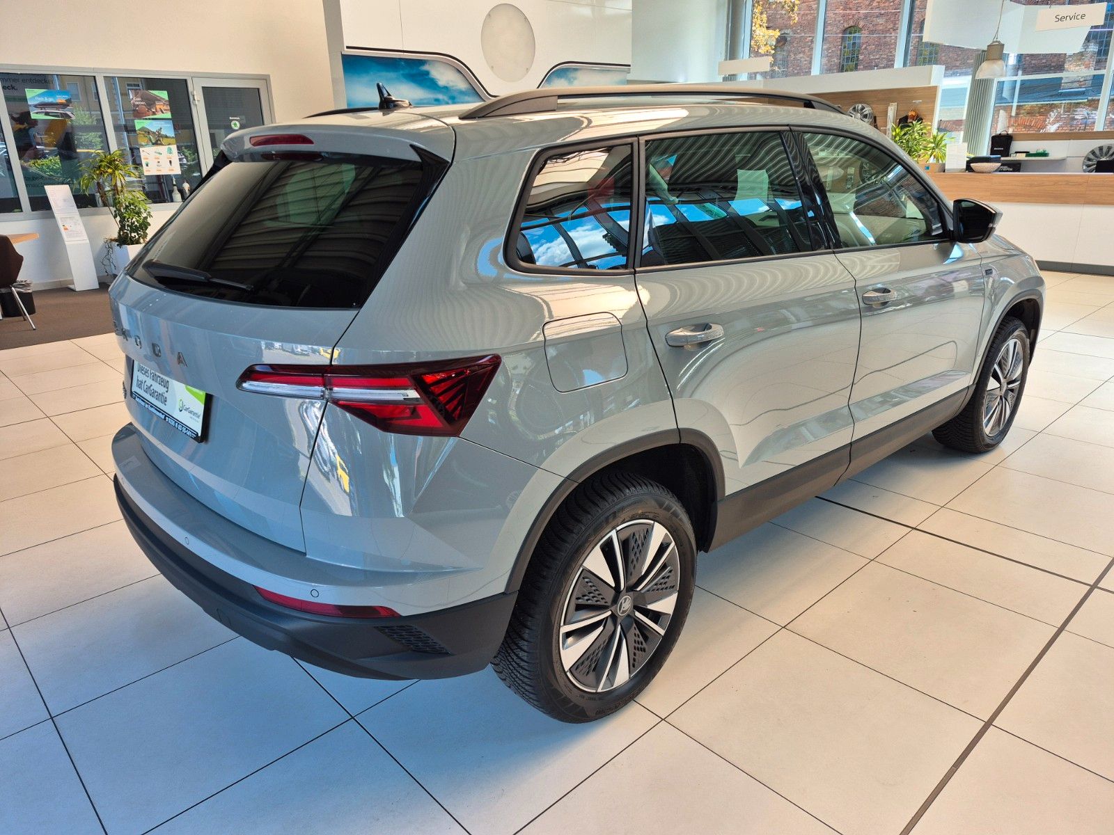 Fahrzeugabbildung SKODA Karoq 1.5 TSI DSG Tour *AHZ, NAVI, MATRIX*