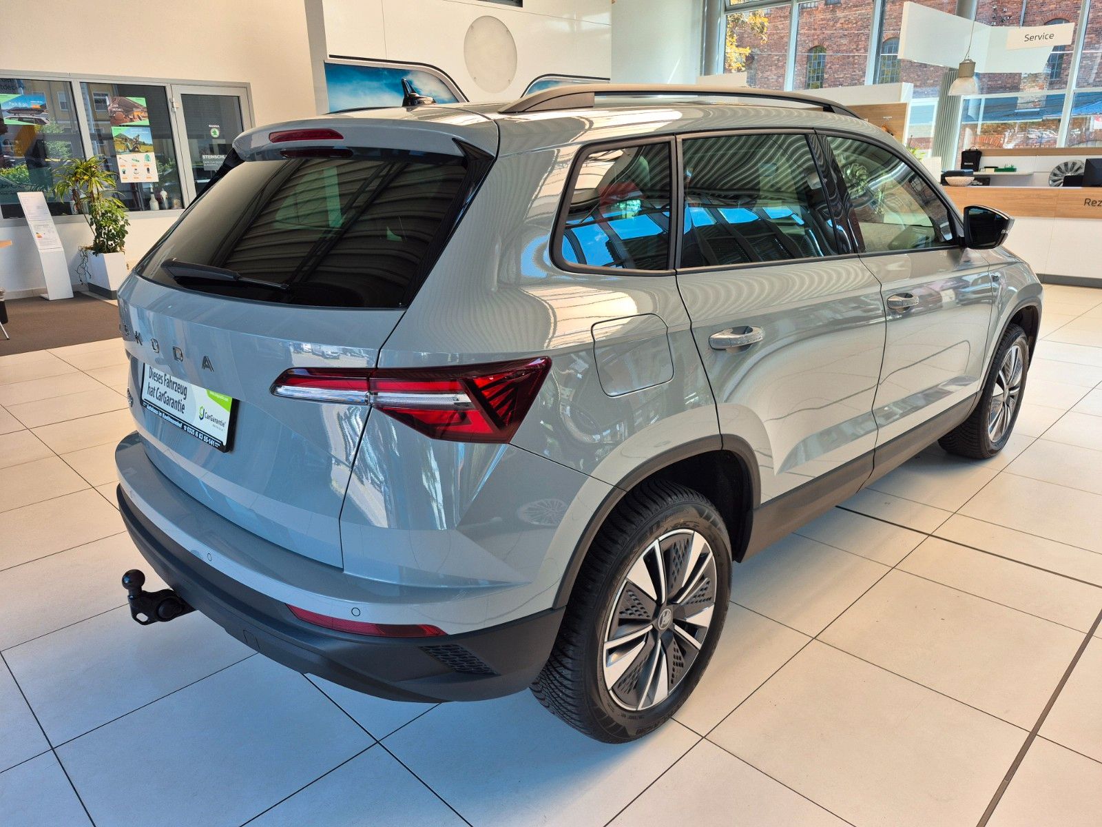 Fahrzeugabbildung SKODA Karoq 1.5 TSI DSG Tour *AHZ, NAVI, MATRIX*