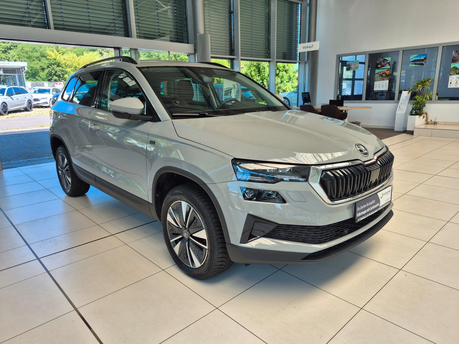 Fahrzeugabbildung SKODA Karoq 1.5 TSI DSG Tour *AHZ, NAVI, MATRIX*