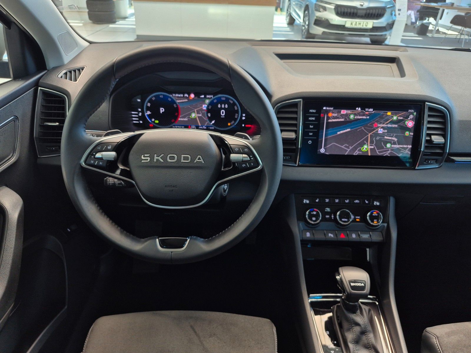 Fahrzeugabbildung SKODA Karoq 1.5 TSI DSG Tour *AHZ, NAVI, MATRIX*
