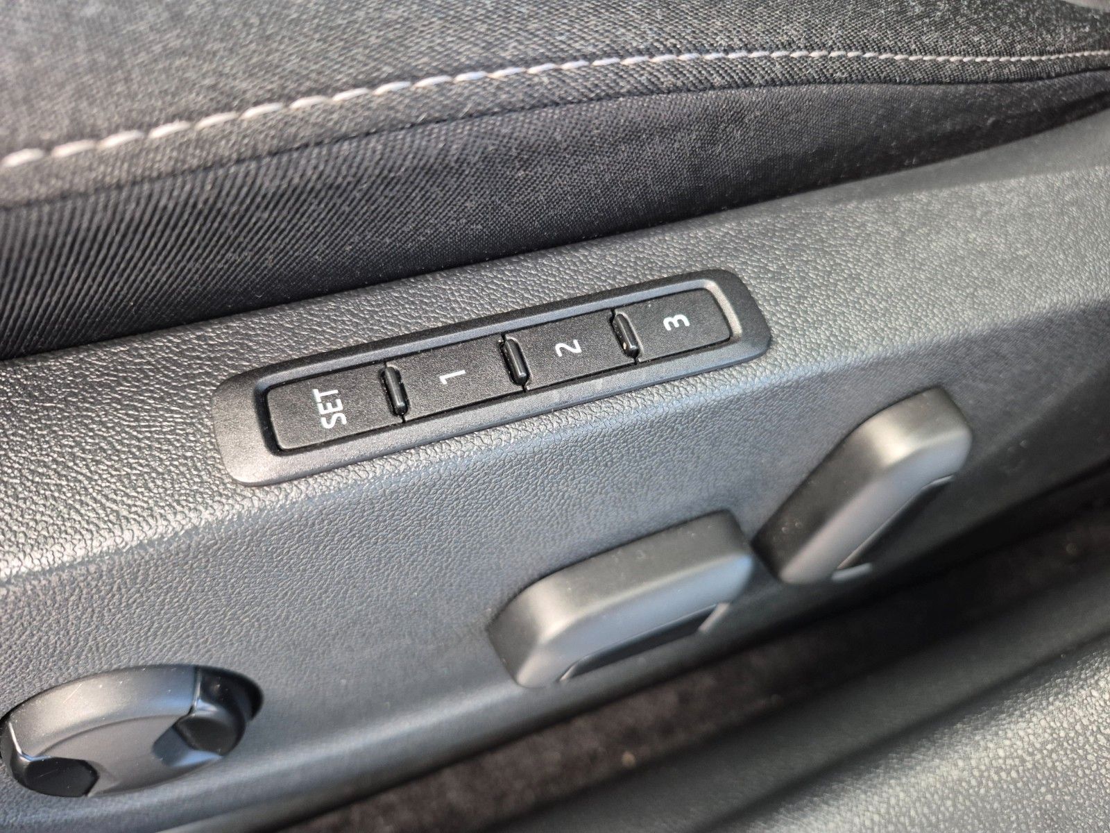 Fahrzeugabbildung SKODA Octavia Combi 2.0 TDI DSG Style *WKR, AHZ, HUD*