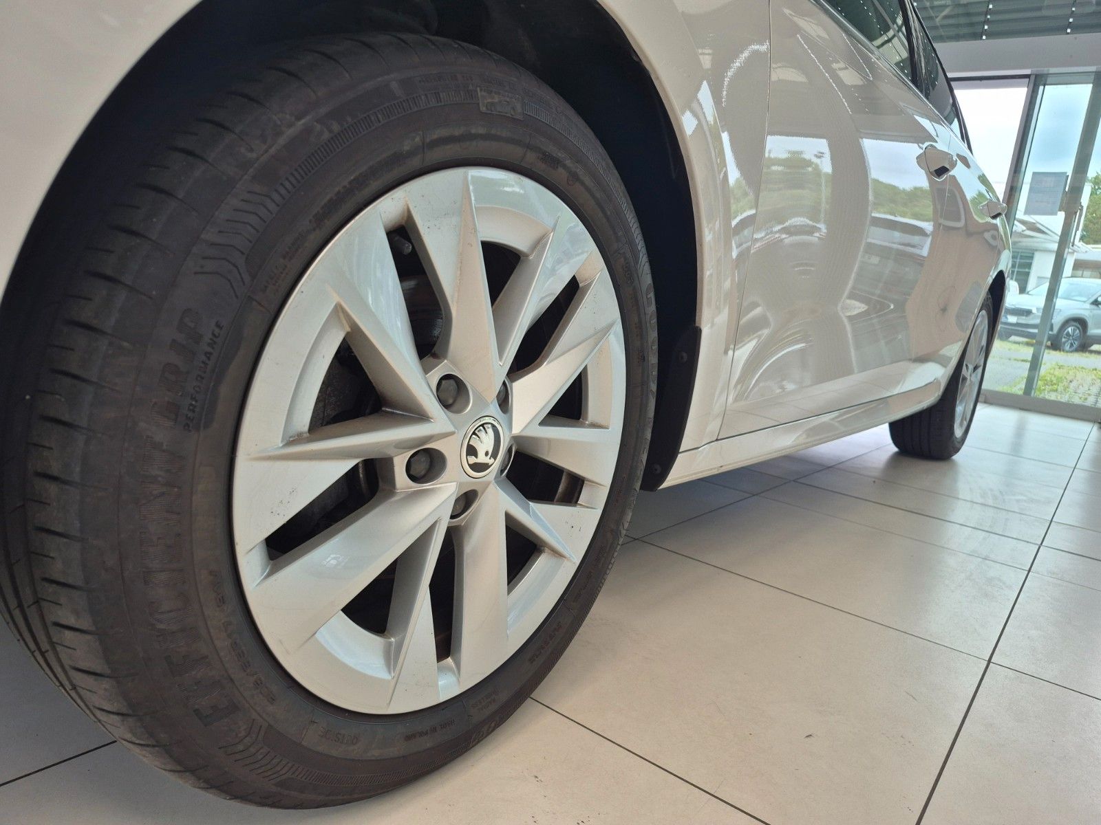Fahrzeugabbildung SKODA Octavia Combi 2.0 TDI DSG Style *WKR, AHZ, HUD*