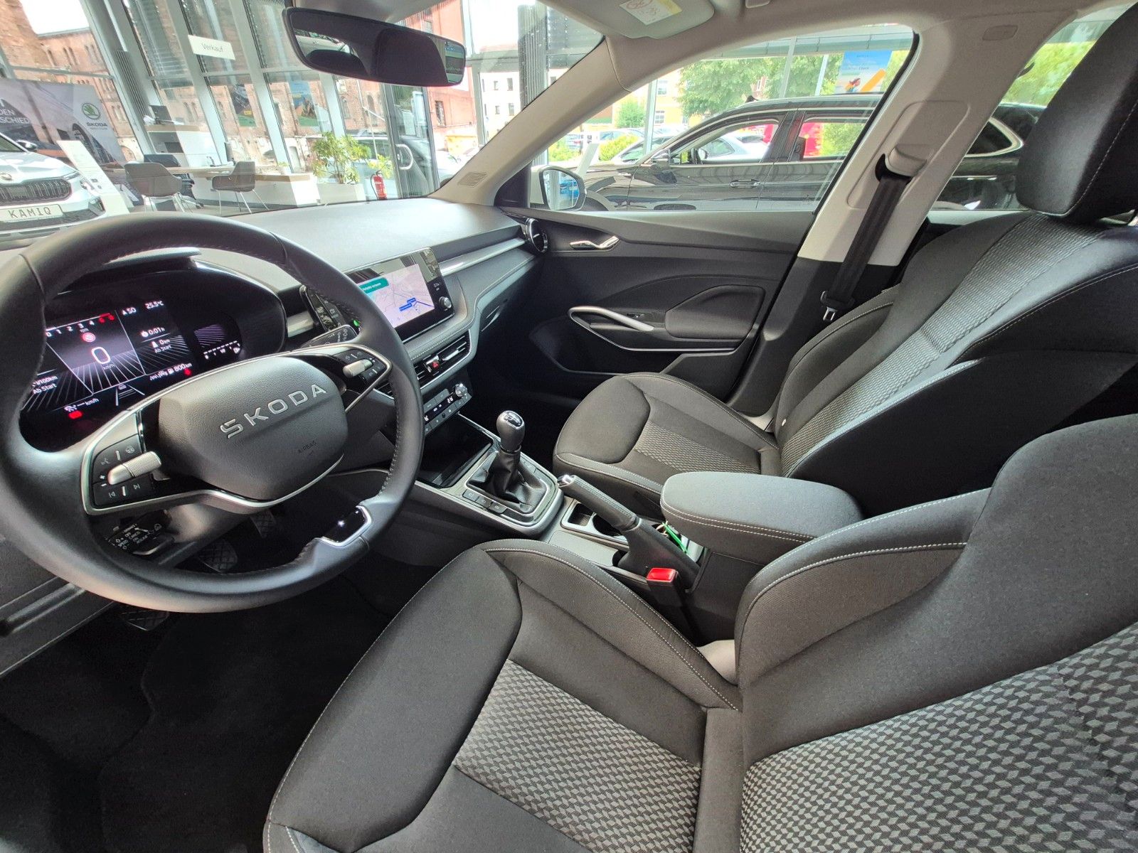 Fahrzeugabbildung SKODA Fabia 1.0 TSI Tour *WKR, beheiz. Lenkrad & WSS*