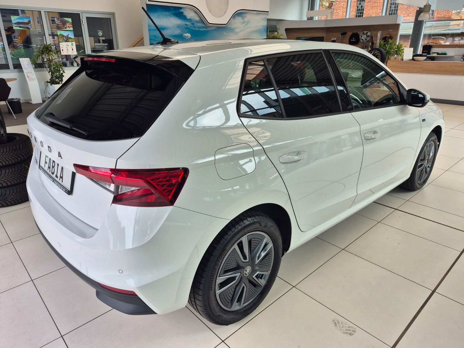 Fahrzeugabbildung SKODA Fabia 1.0 TSI Tour *WKR, beheiz. Lenkrad & WSS*