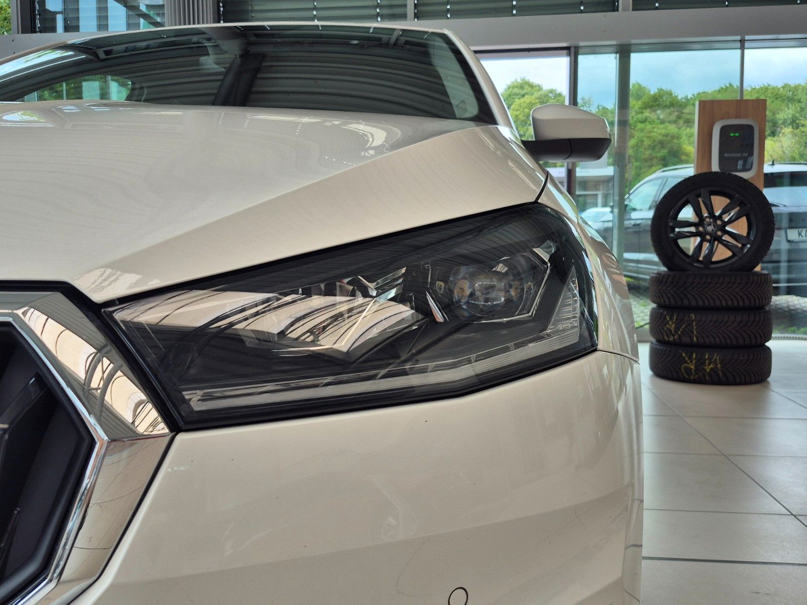 Fahrzeugabbildung SKODA Fabia 1.0 TSI Tour *WKR, beheiz. Lenkrad & WSS*