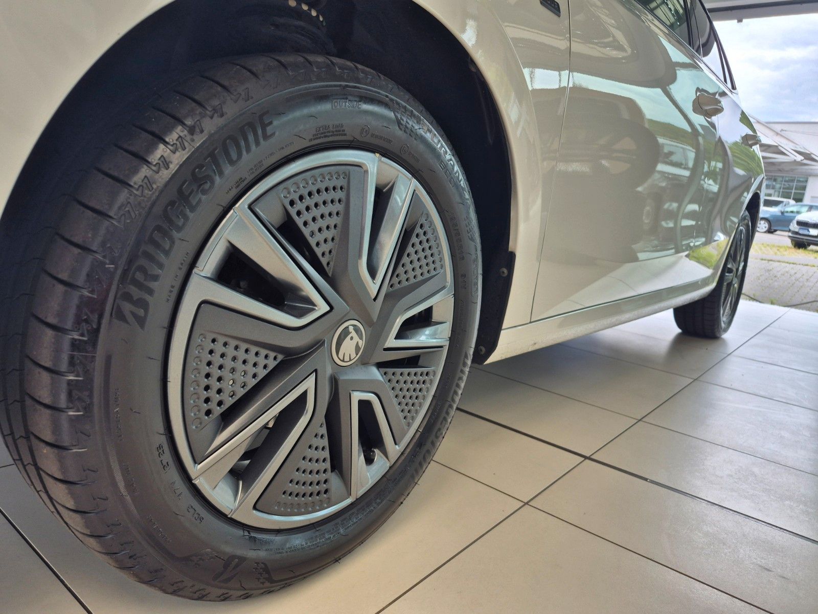 Fahrzeugabbildung SKODA Fabia 1.0 TSI Tour *WKR, beheiz. Lenkrad & WSS*