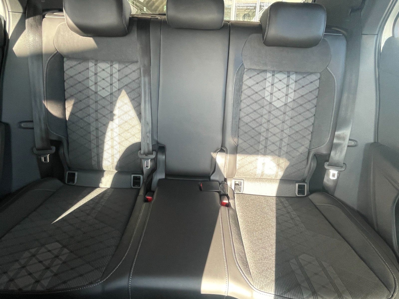 Fahrzeugabbildung Volkswagen T-Cross 1.0 TSI OPF 85 kW DSG R-Line