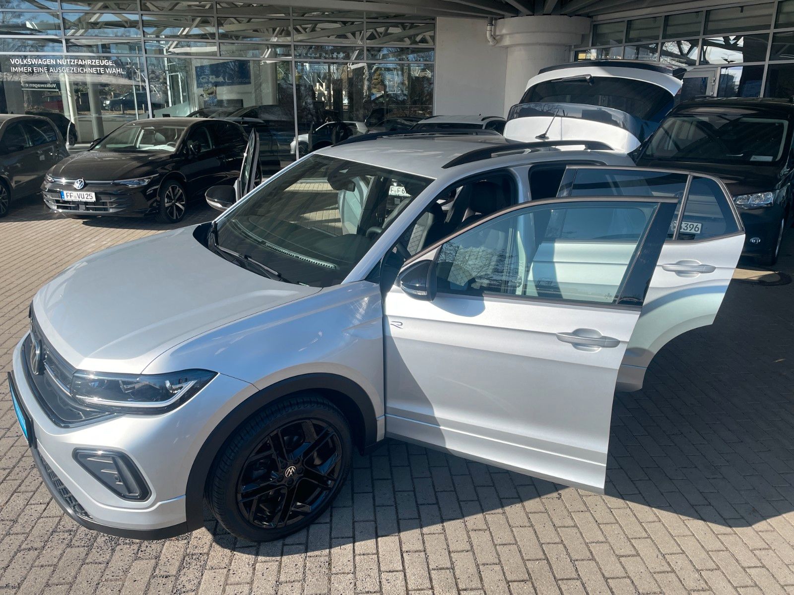 Fahrzeugabbildung Volkswagen T-Cross 1.0 TSI OPF 85 kW DSG R-Line