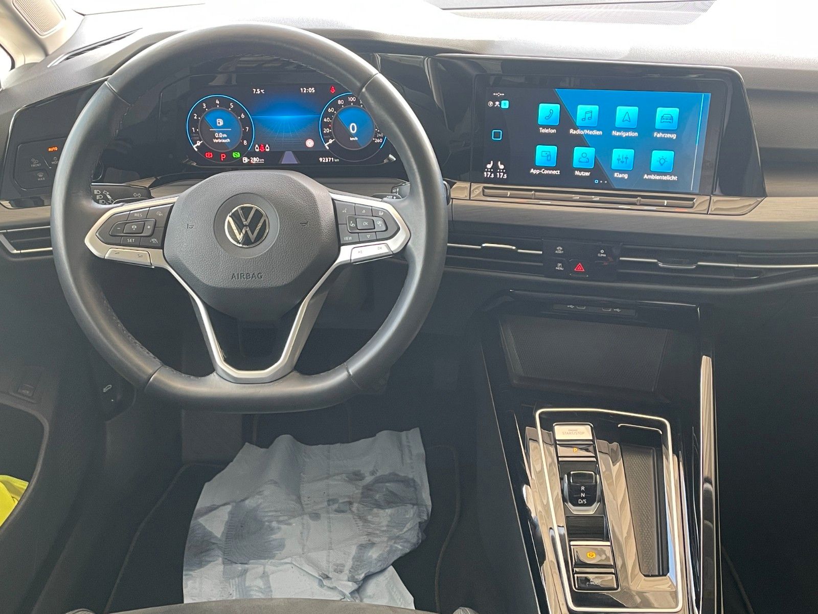 Fahrzeugabbildung Volkswagen Golf 1.5 eTSI OPF 110kW DSG Style Variant