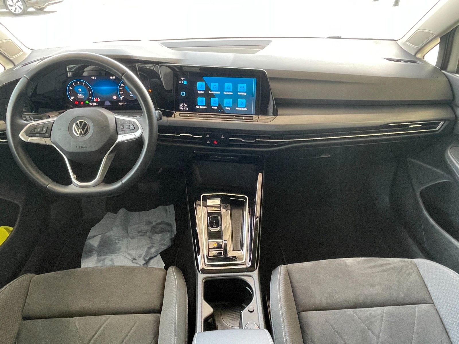 Fahrzeugabbildung Volkswagen Golf 1.5 eTSI OPF 110kW DSG Style Variant