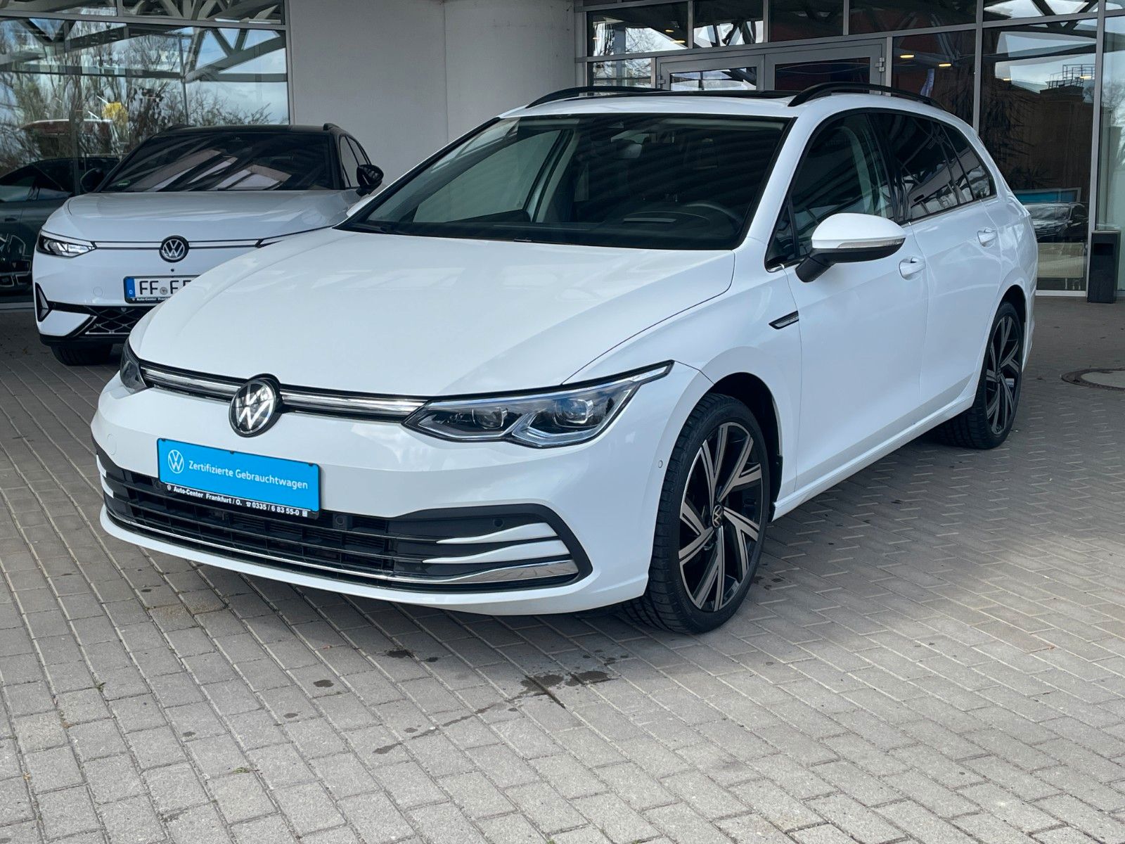 Fahrzeugabbildung Volkswagen Golf 1.5 eTSI OPF 110kW DSG Style Variant