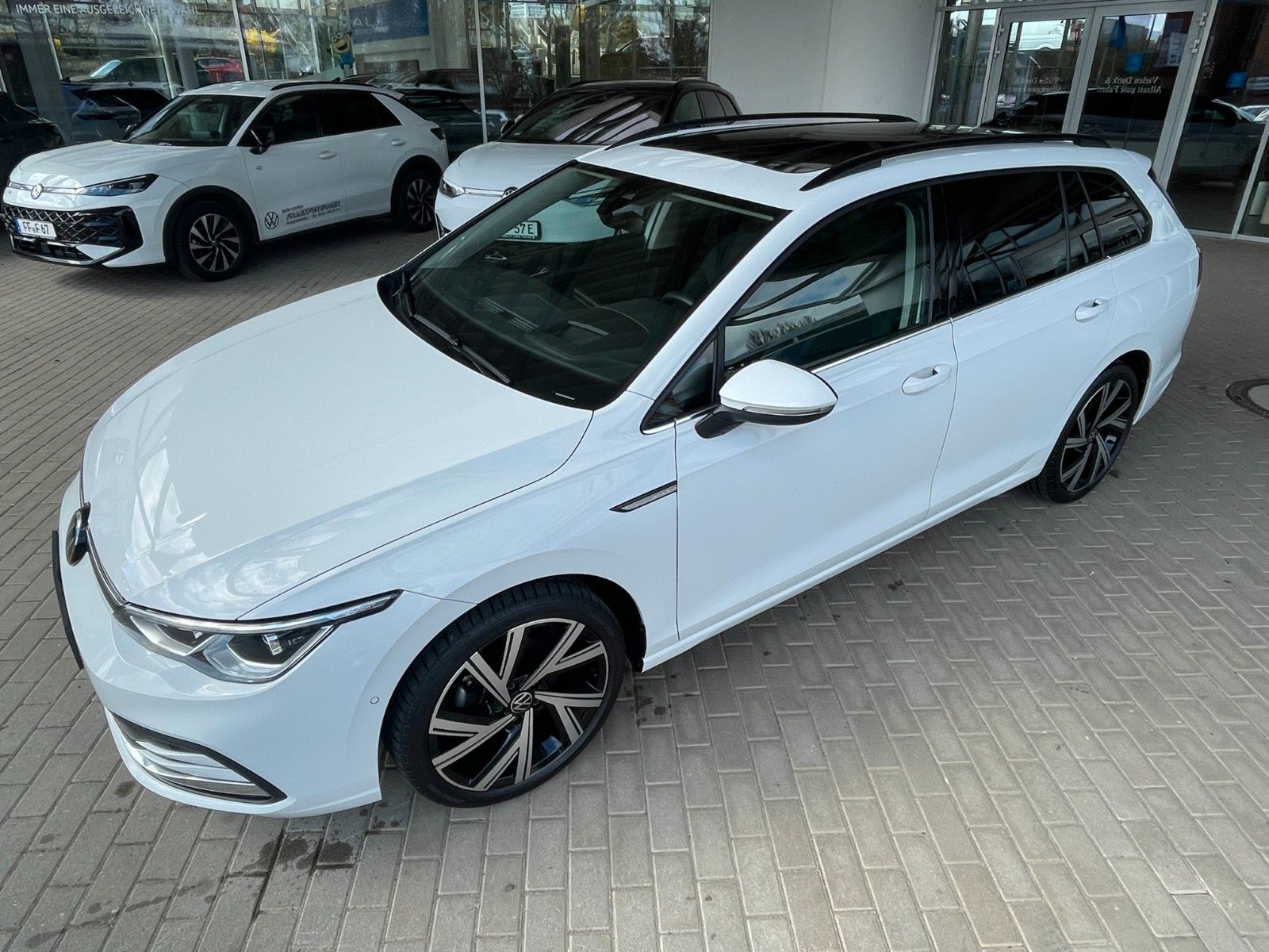 Fahrzeugabbildung Volkswagen Golf 1.5 eTSI OPF 110kW DSG Style Variant