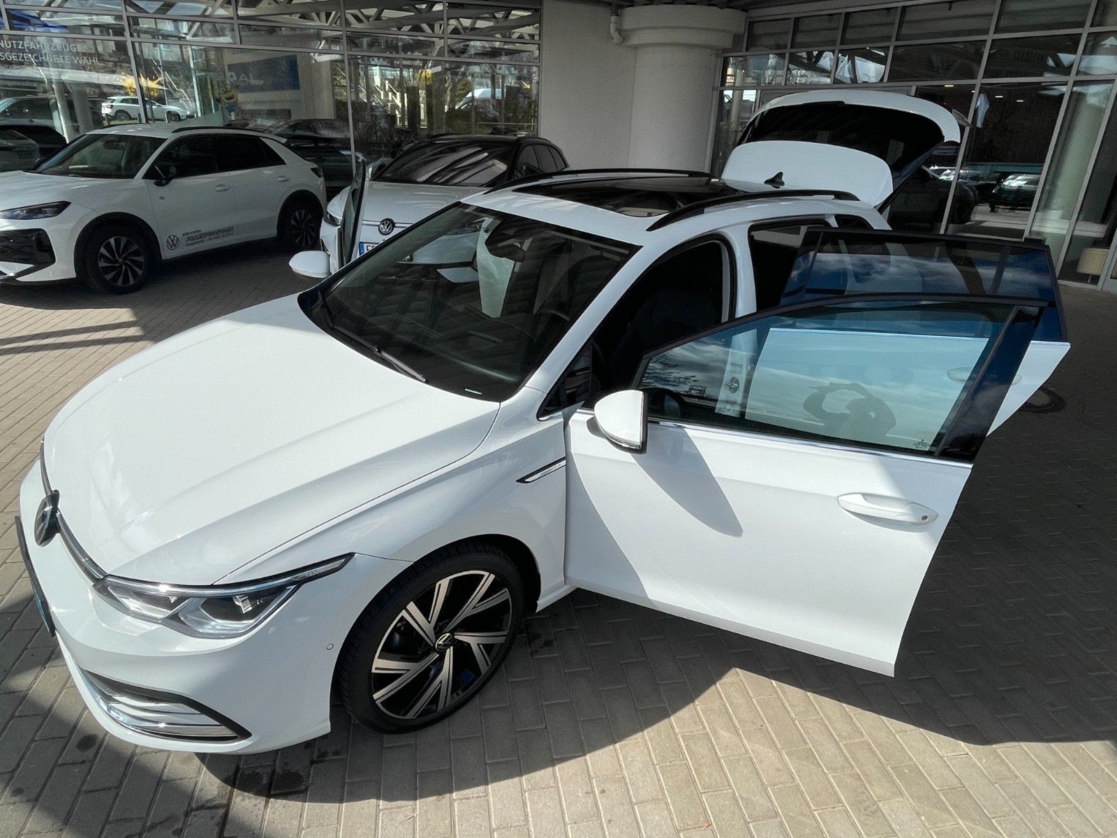 Fahrzeugabbildung Volkswagen Golf 1.5 eTSI OPF 110kW DSG Style Variant