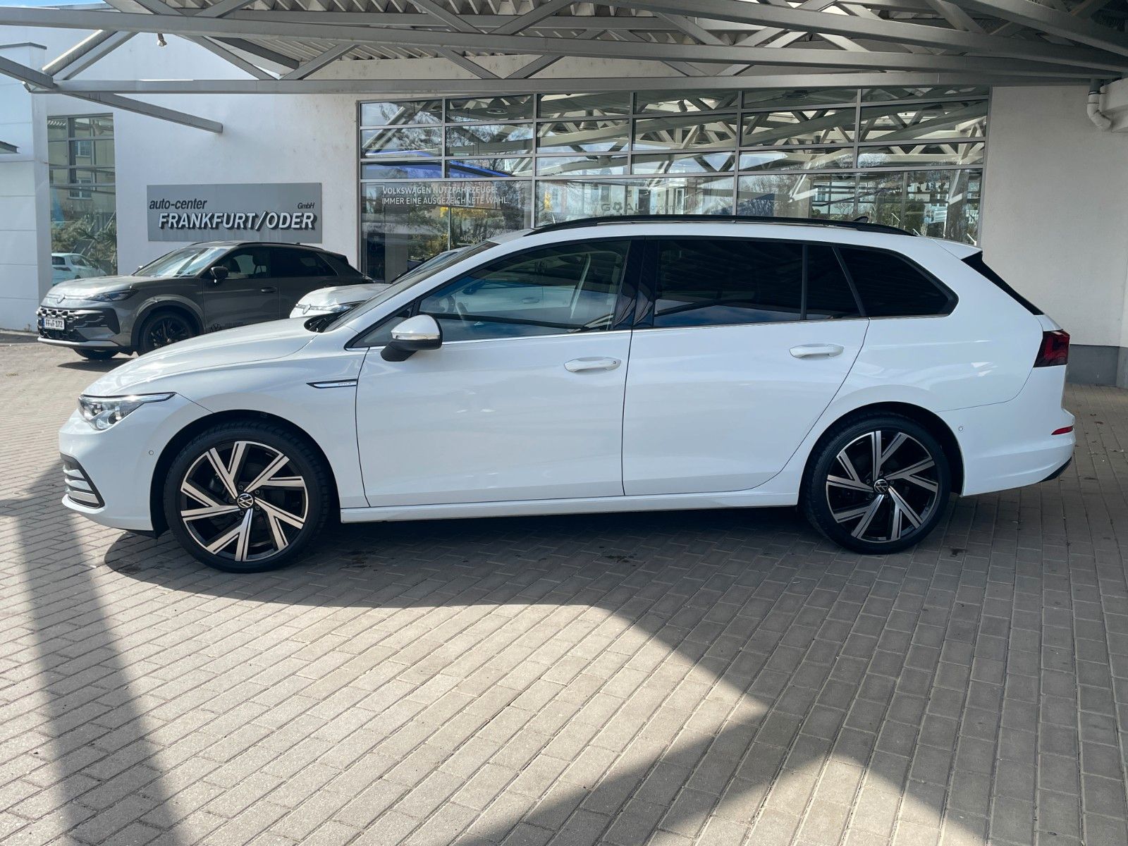Fahrzeugabbildung Volkswagen Golf 1.5 eTSI OPF 110kW DSG Style Variant