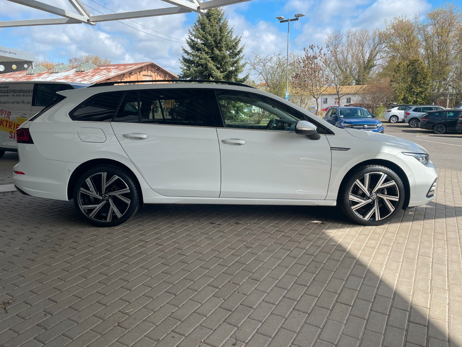 Fahrzeugabbildung Volkswagen Golf 1.5 eTSI OPF 110kW DSG Style Variant