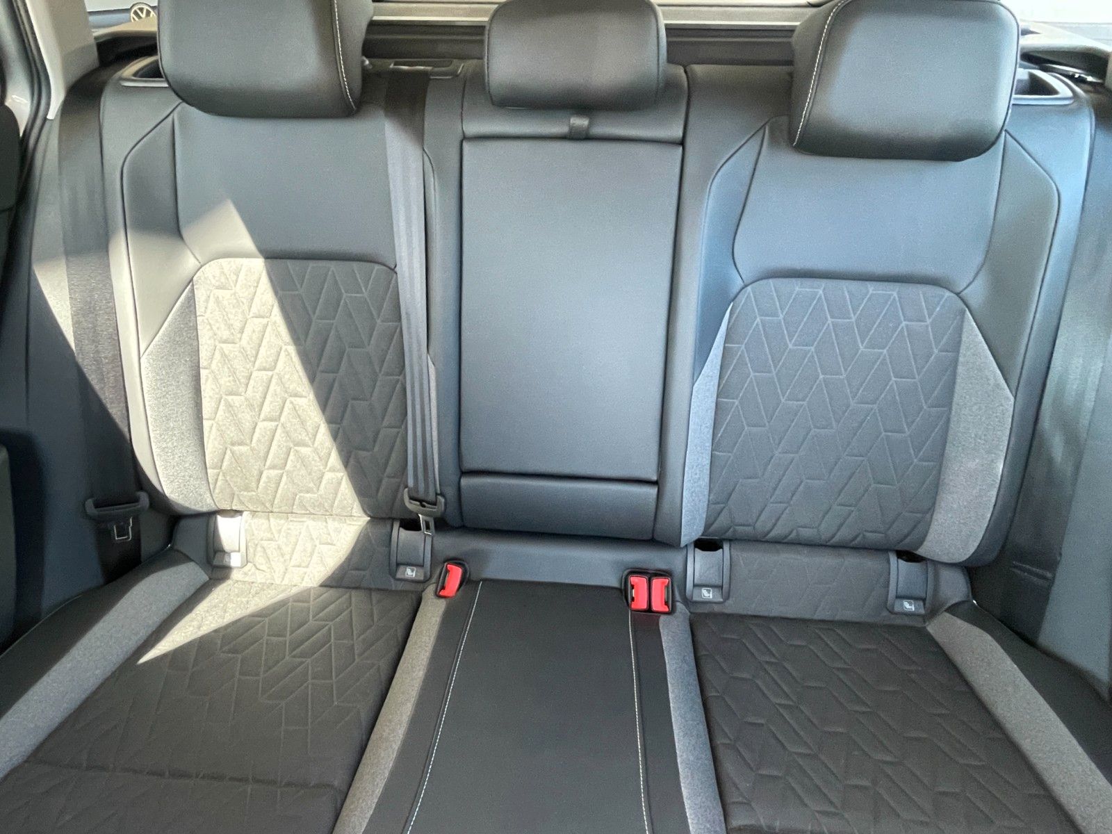 Fahrzeugabbildung Volkswagen Golf 1.5 eTSI OPF 85kW DSG Goal Variant