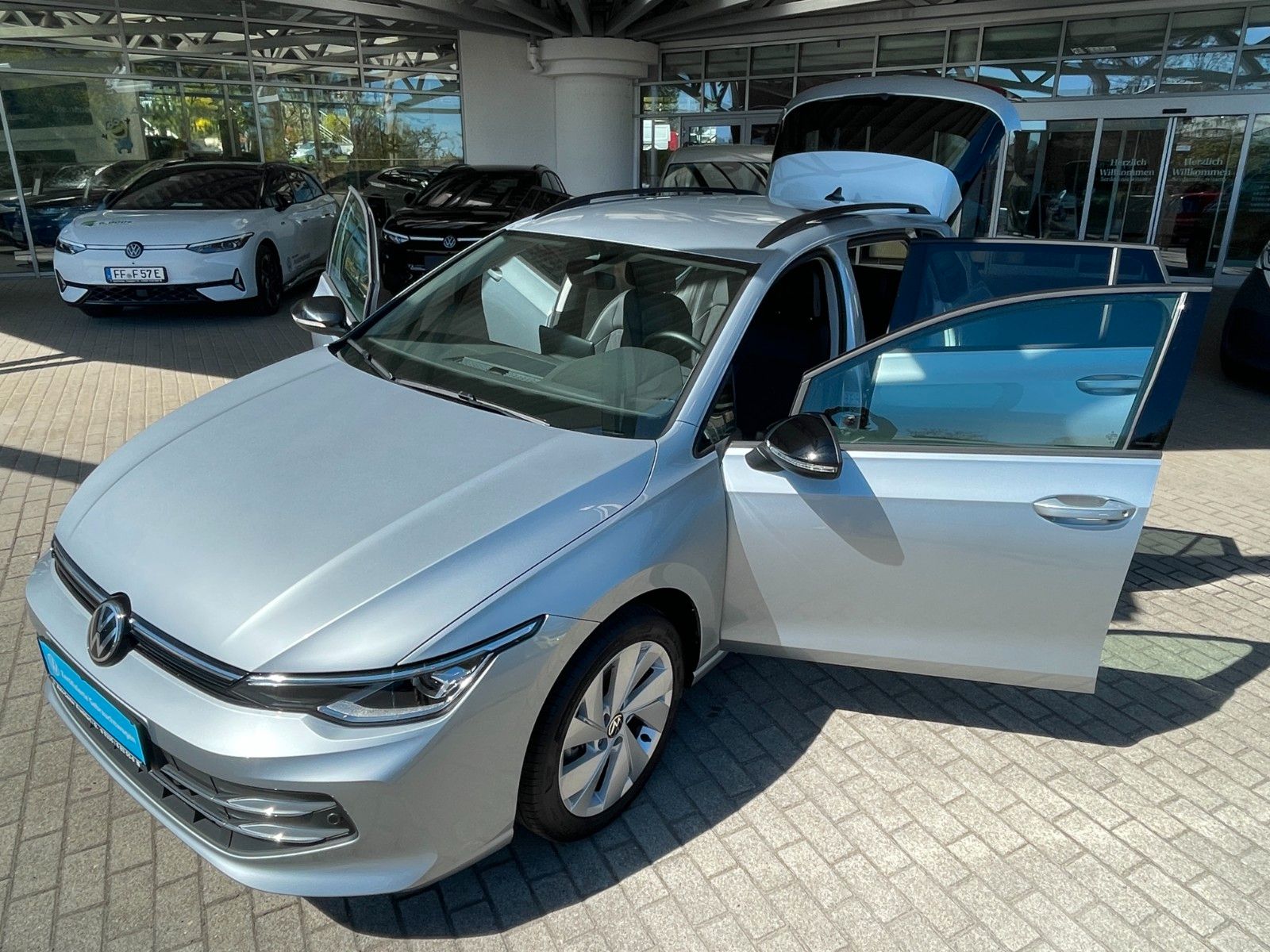 Fahrzeugabbildung Volkswagen Golf 1.5 eTSI OPF 85kW DSG Goal Variant