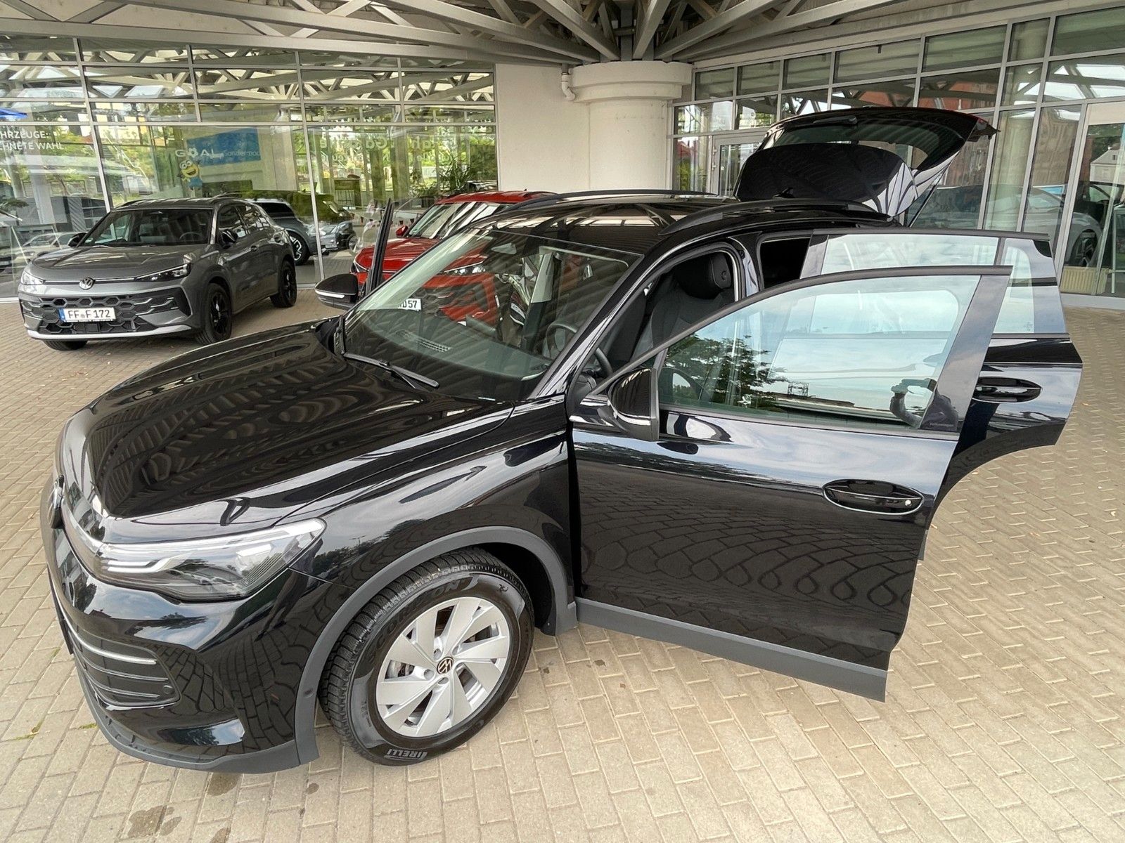 Fahrzeugabbildung Volkswagen Tiguan 1.5 eTSI OPF DSG GOAL