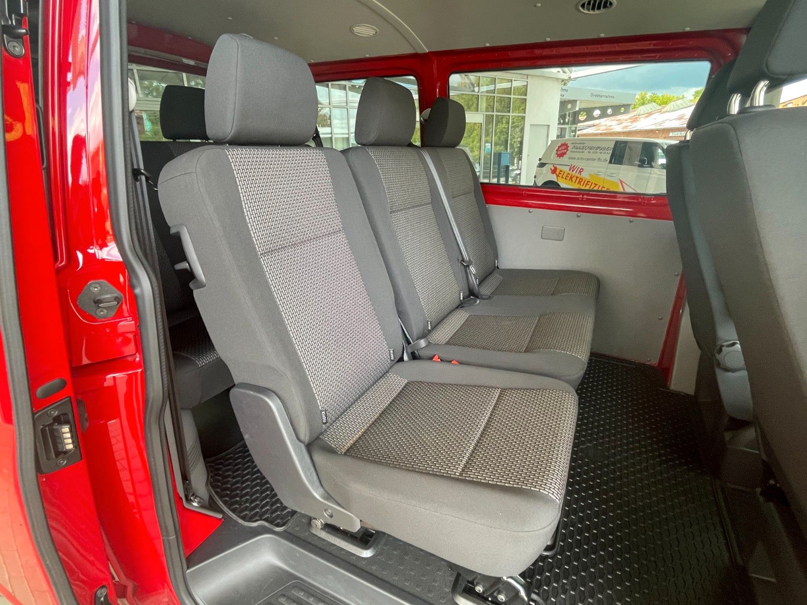 Fahrzeugabbildung Volkswagen T6 Transporter 6.1 Kombi 2.0 l TDI