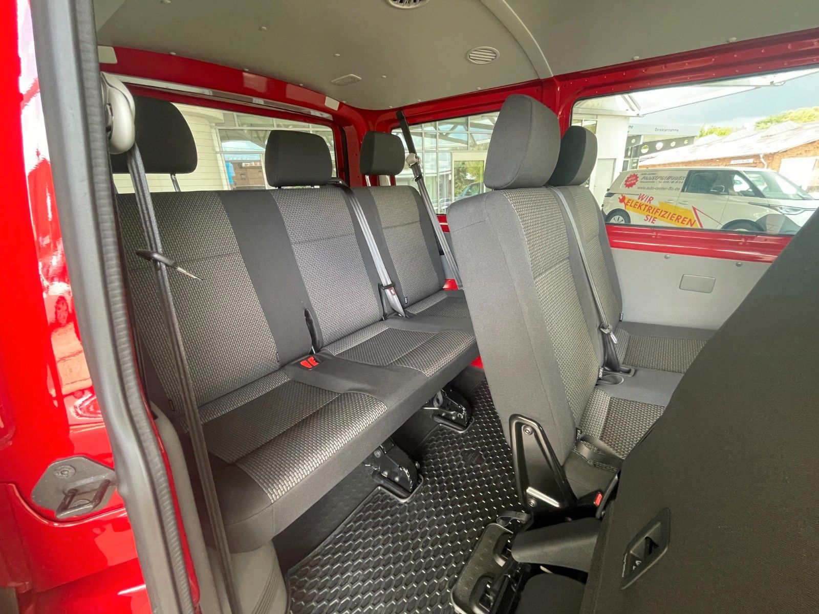Fahrzeugabbildung Volkswagen T6 Transporter 6.1 Kombi 2.0 l TDI