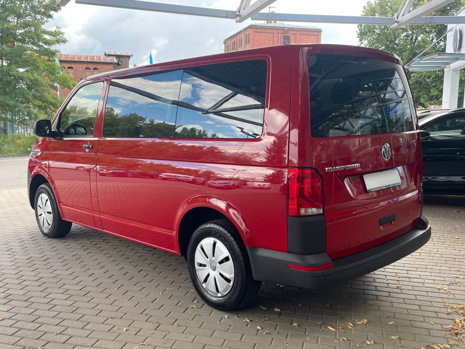 Fahrzeugabbildung Volkswagen T6 Transporter 6.1 Kombi 2.0 l TDI