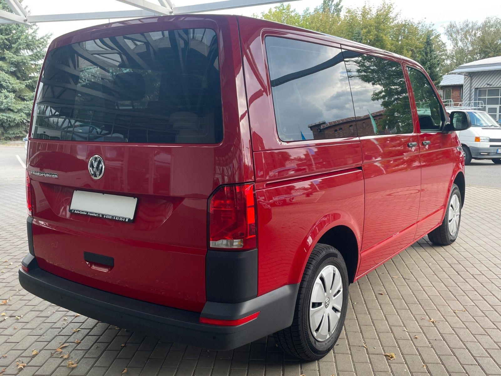 Fahrzeugabbildung Volkswagen T6 Transporter 6.1 Kombi 2.0 l TDI