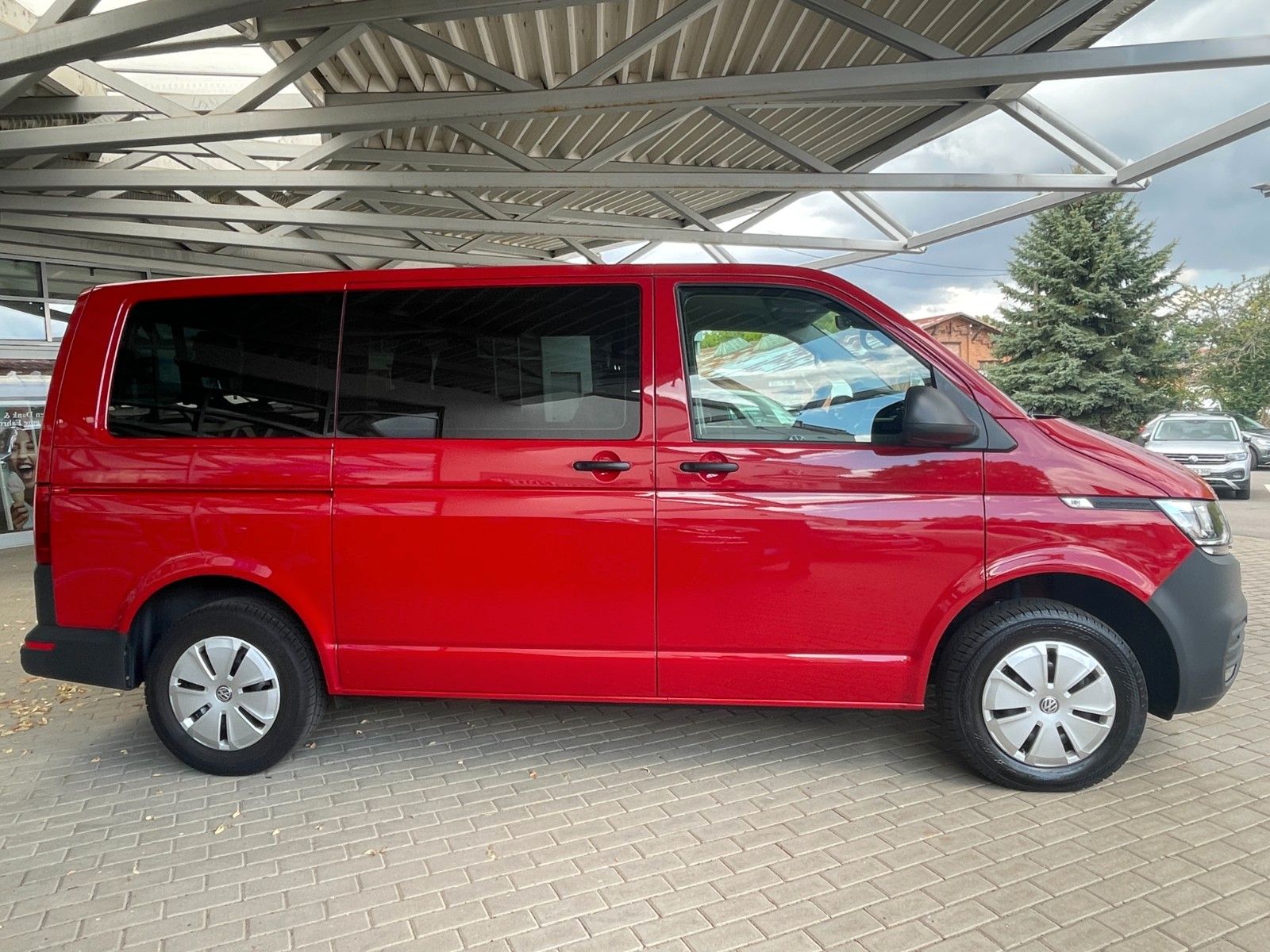 Fahrzeugabbildung Volkswagen T6 Transporter 6.1 Kombi 2.0 l TDI