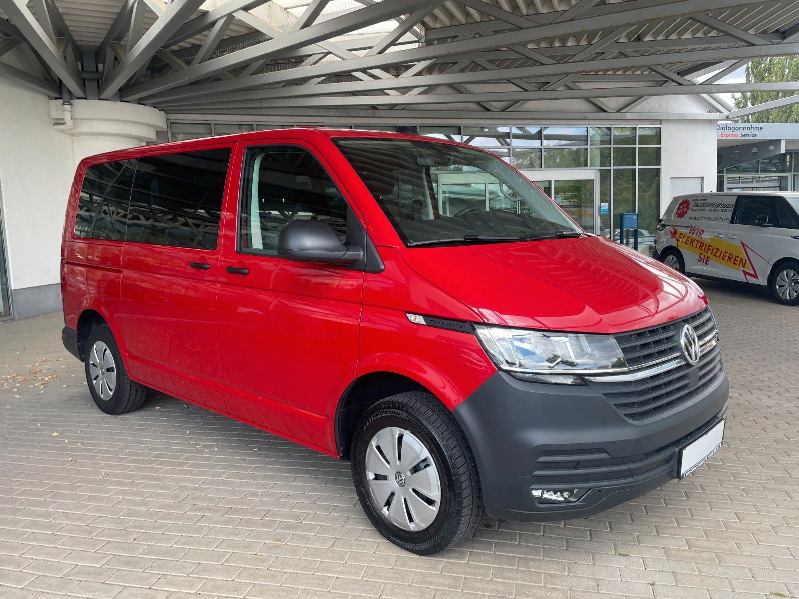 Fahrzeugabbildung Volkswagen T6 Transporter 6.1 Kombi 2.0 l TDI