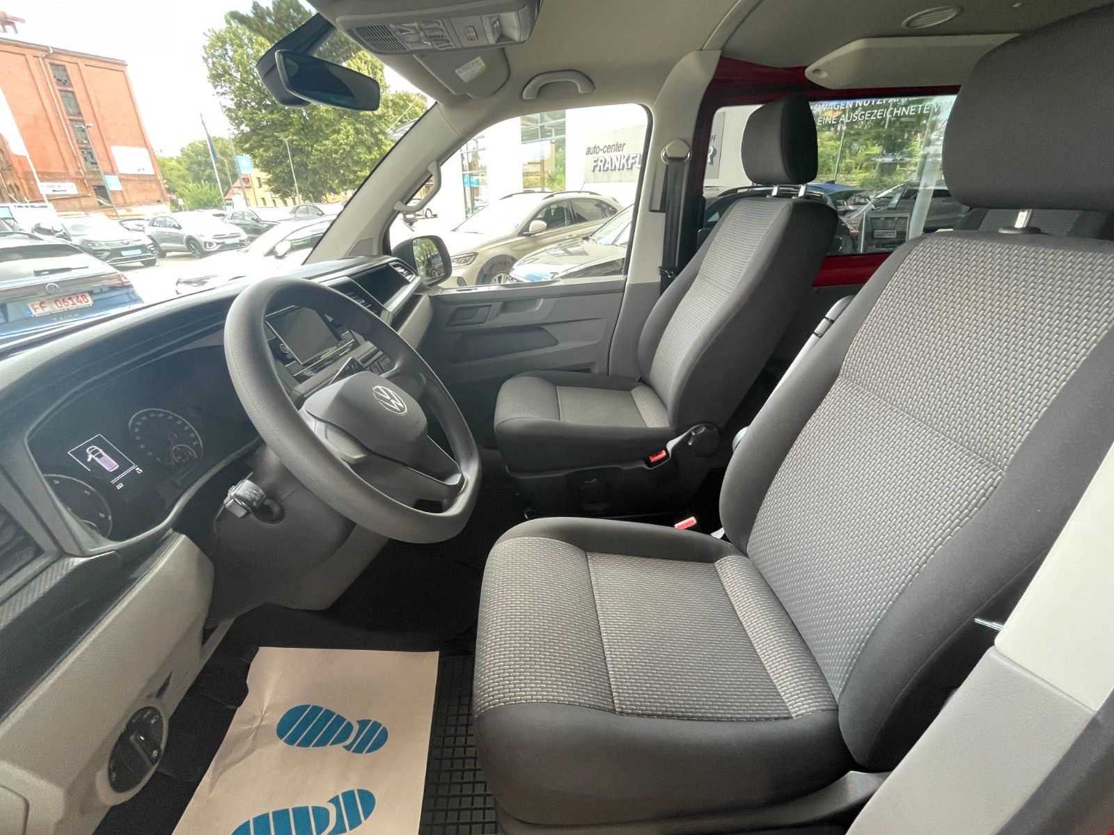 Fahrzeugabbildung Volkswagen T6 Transporter 6.1 Kombi 2.0 l TDI