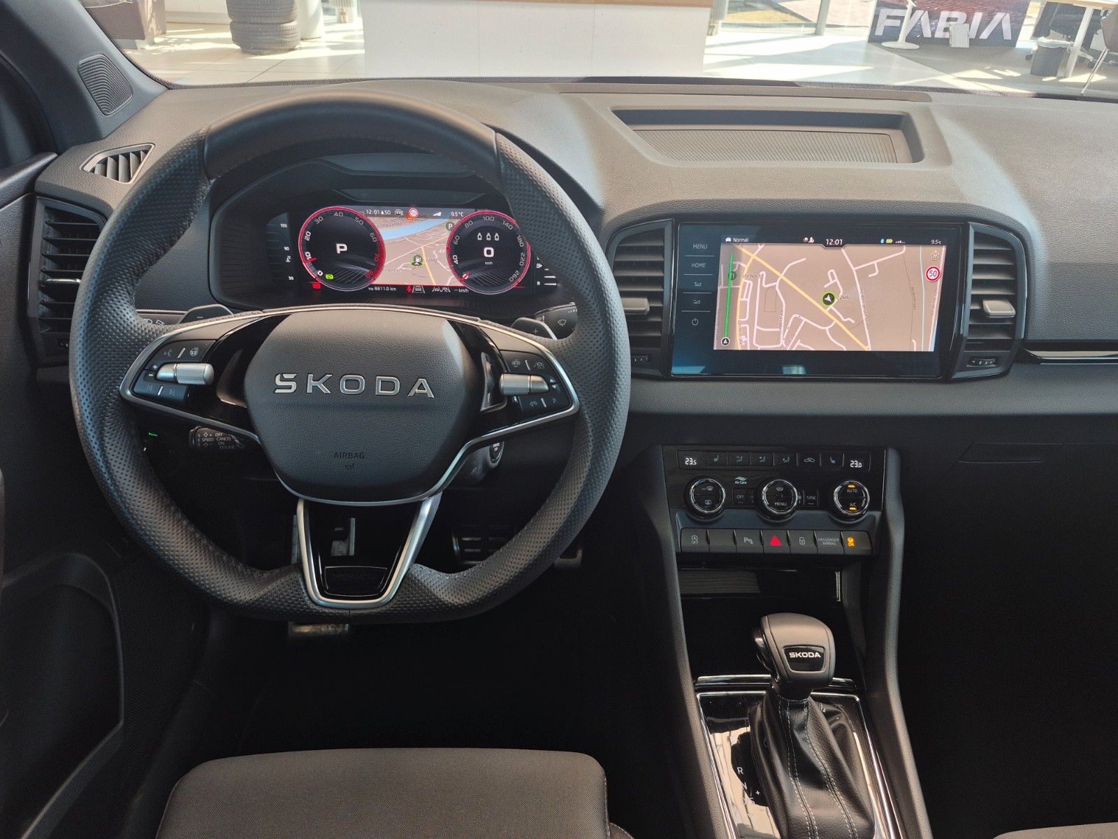 Fahrzeugabbildung SKODA Karoq 1.5 TSI DSG Sportline *inkl. Winterräder*