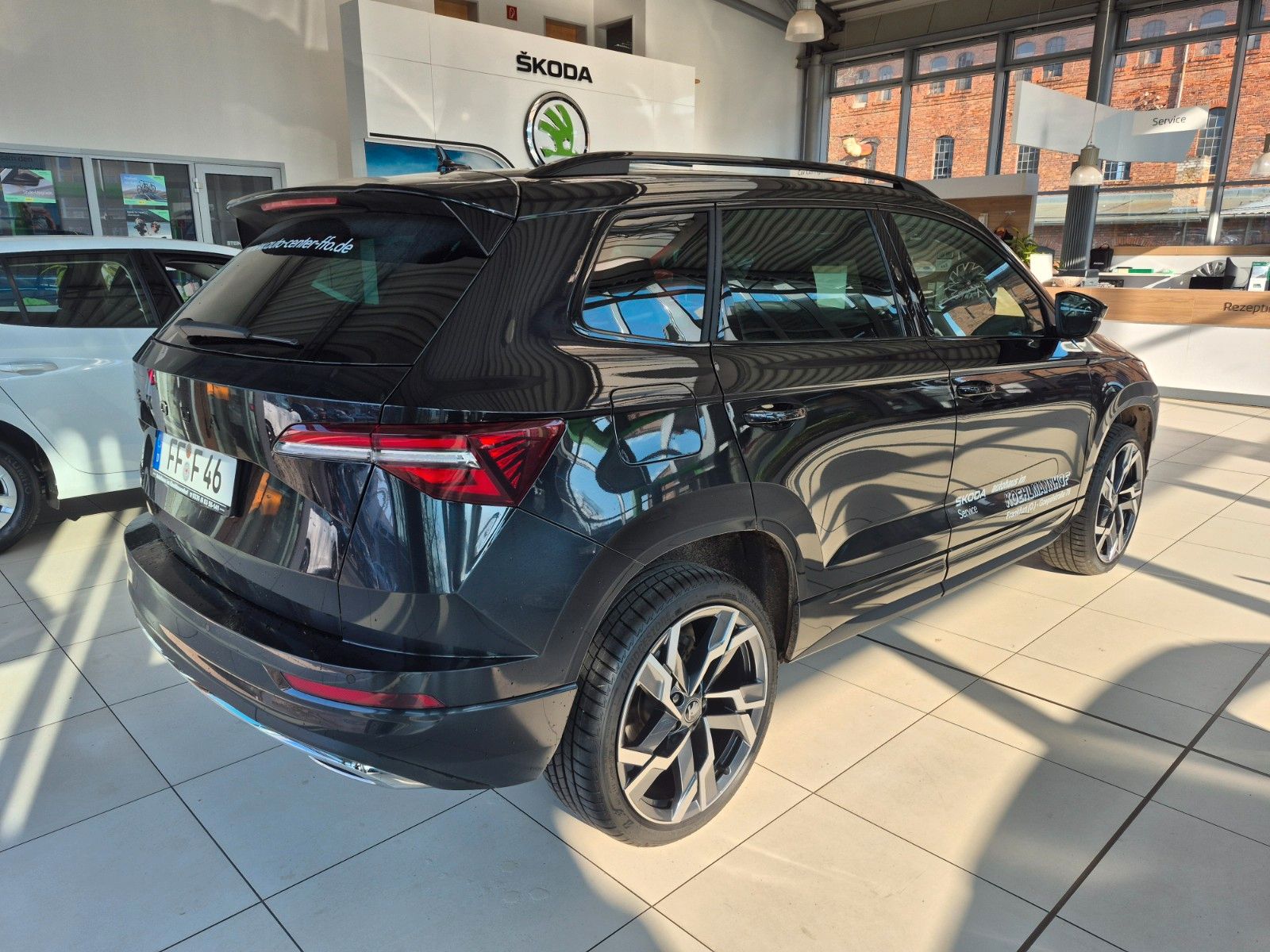 Fahrzeugabbildung SKODA Karoq 1.5 TSI DSG Sportline *inkl. Winterräder*