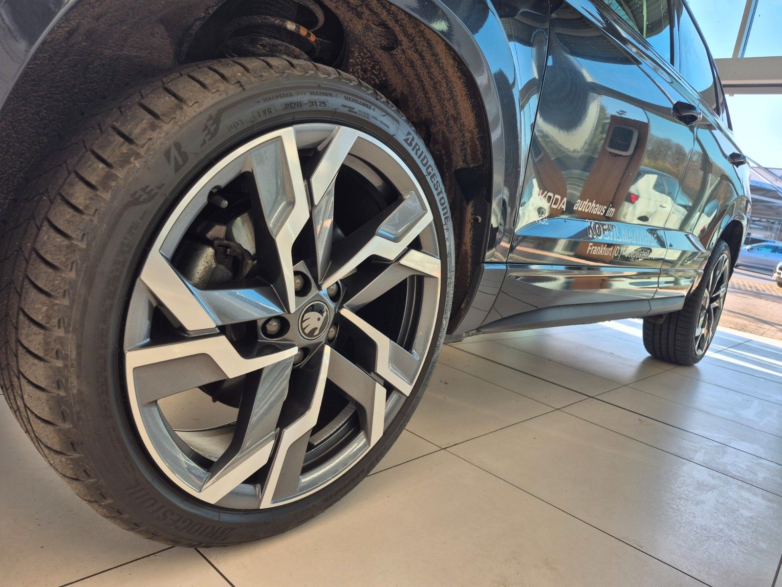 Fahrzeugabbildung SKODA Karoq 1.5 TSI DSG Sportline *inkl. Winterräder*