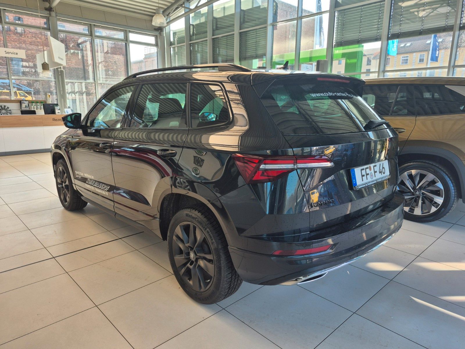 Fahrzeugabbildung SKODA Karoq 1.5 TSI DSG Sportline *inkl. Winterräder*