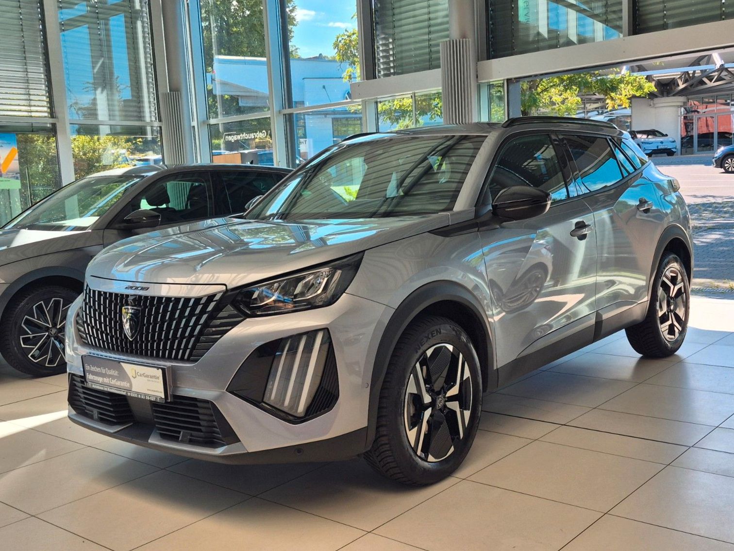 Fahrzeugabbildung Peugeot 2008 1.2 PureTech 130 Allure *Ganzjahresreifen*