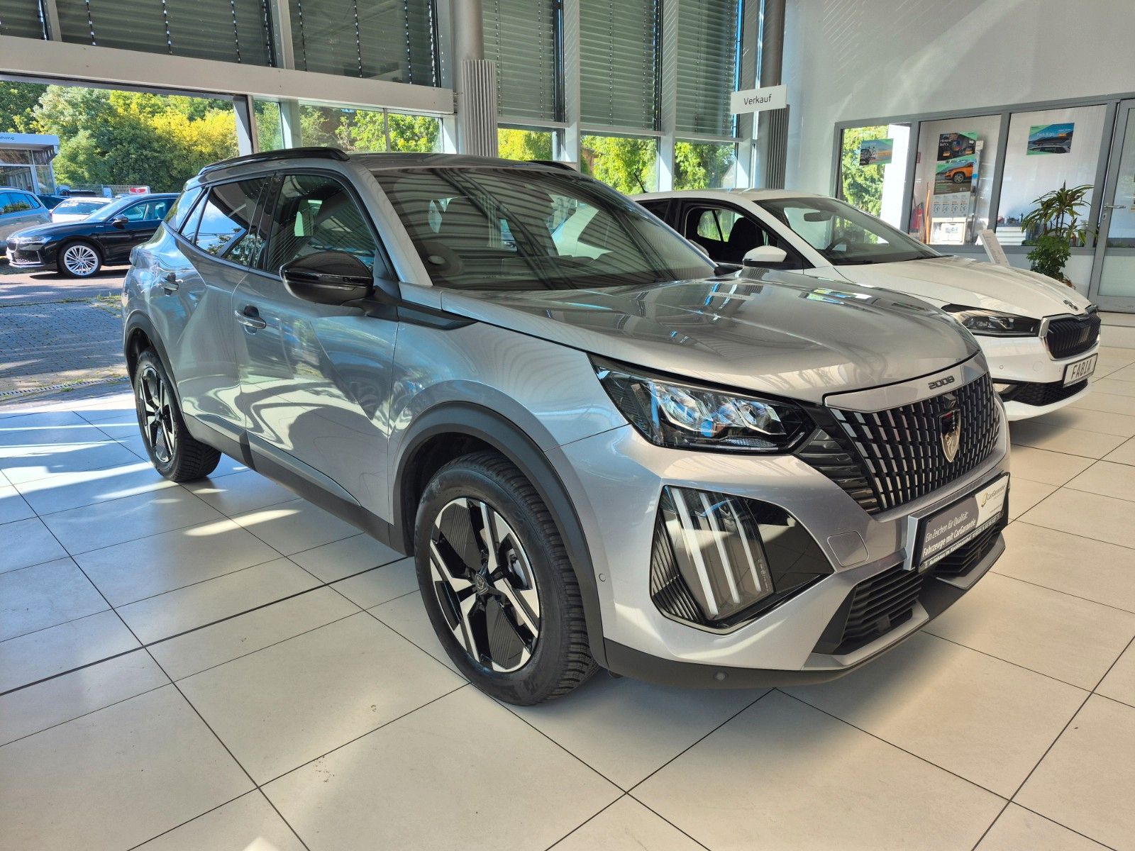 Fahrzeugabbildung Peugeot 2008 1.2 PureTech 130 Allure *Ganzjahresreifen*