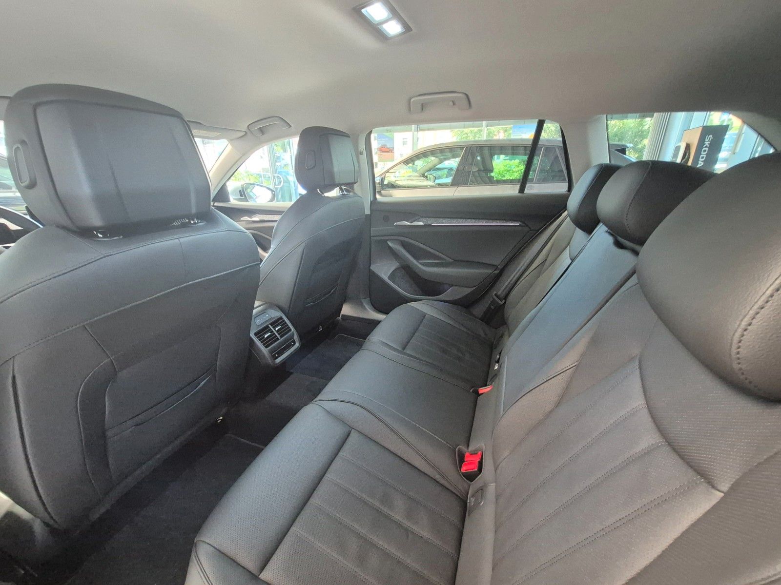 Fahrzeugabbildung SKODA Superb Combi 1.5 TSI mHEV 110 kW Selection