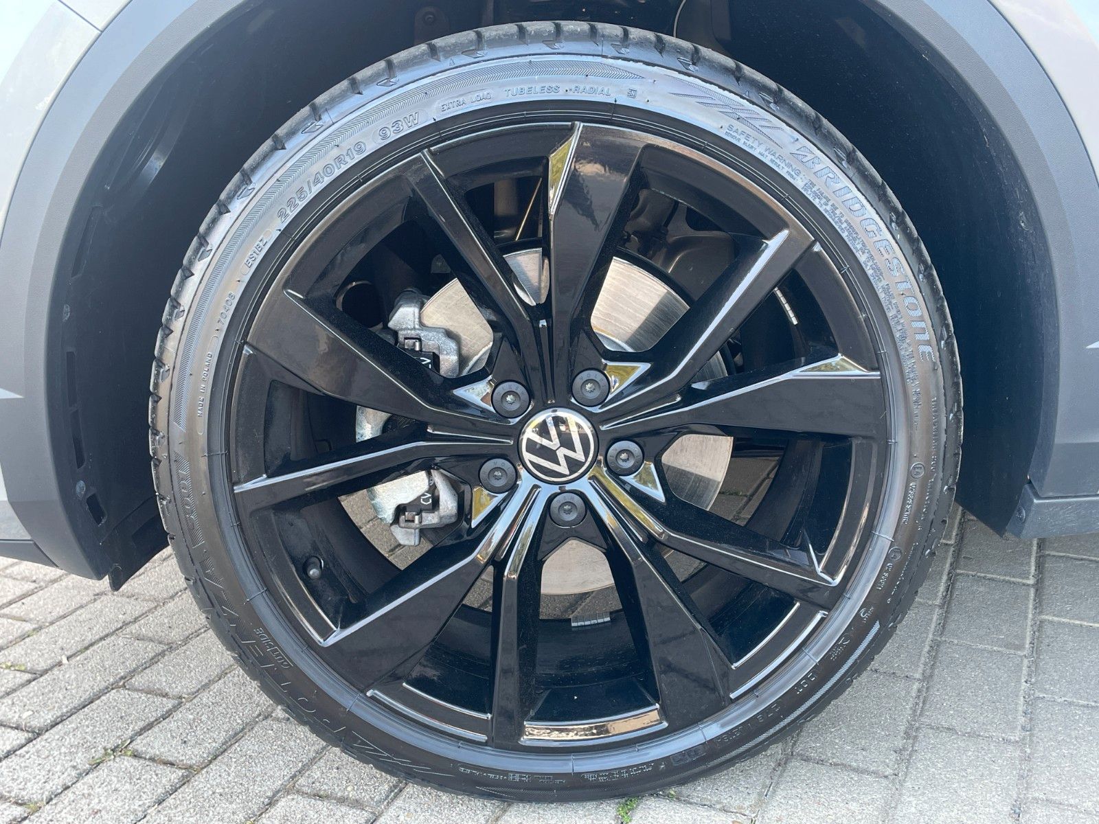 Fahrzeugabbildung Volkswagen T-Roc 1.5 TSI OPF DSG R-Line